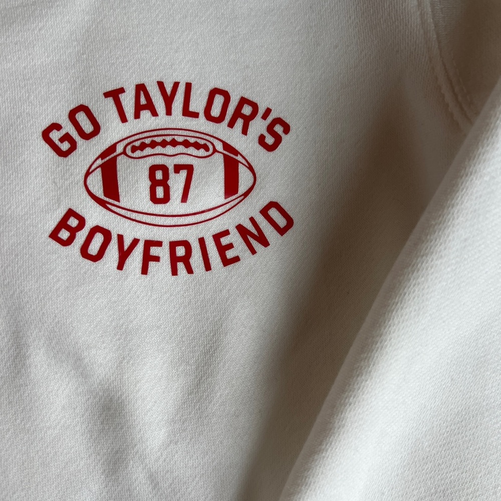 Taylor Swift Karma is the Guy on the Chiefs Crewneck Sweatshirt - Picture 4 of 6